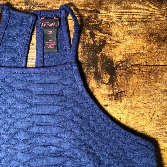 Material Girl - High Neck Snake Texture Crop - Picture 3 of 3